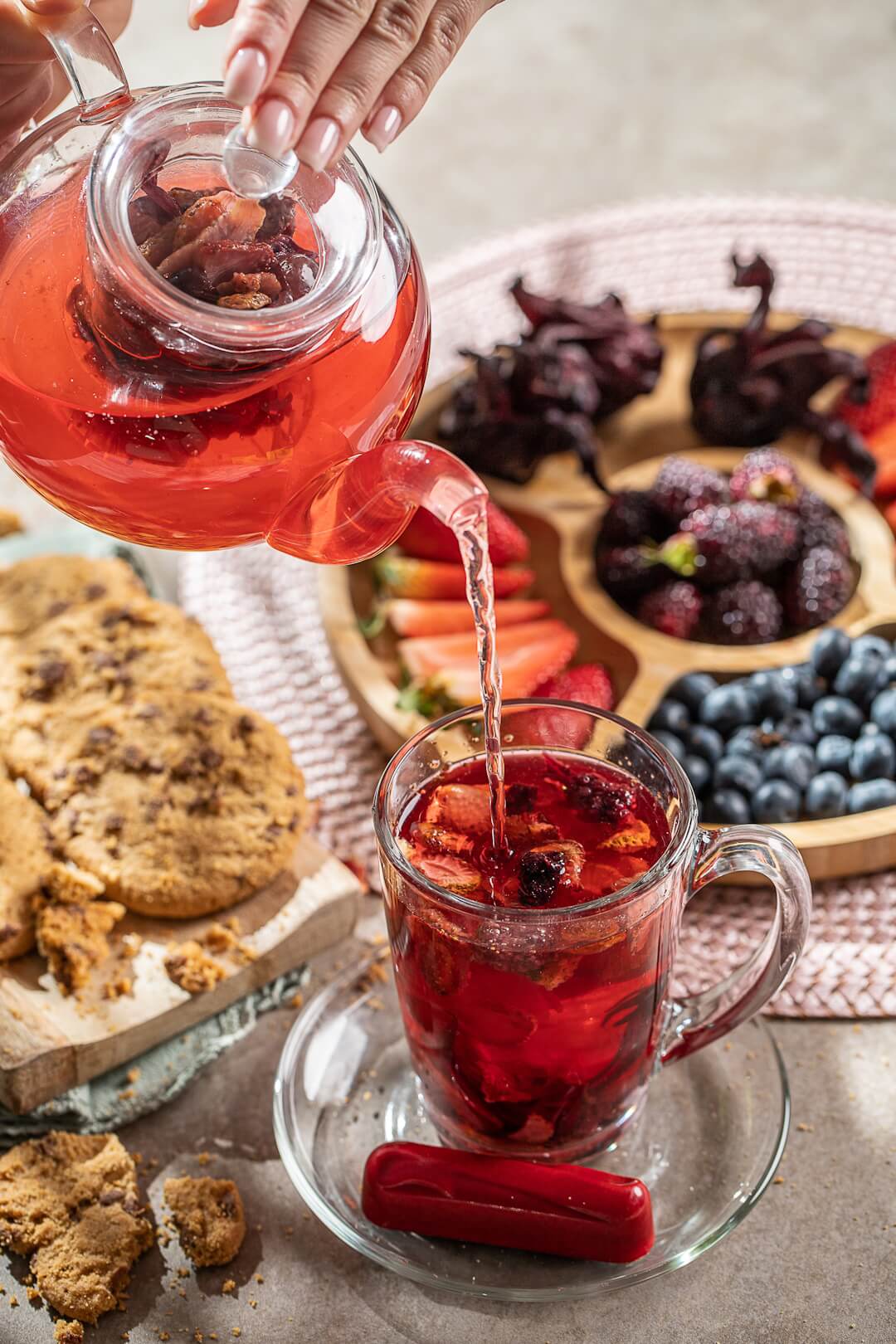 Moosa Nature fruit tea gathering